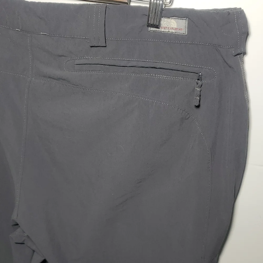 The North Face Men's Black Lightweight Hiking Cargo Pants Size 40